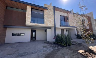 Casa en Venta en SLP, en privada en Villa Magna