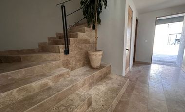 Casa en Venta en SLP, en privada en Villa Magna