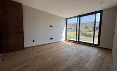 Casa inteligente que colinda con áreas verdes en Altozano