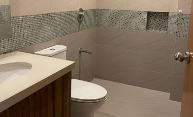 Essensa East Forbes Semi Furnished Condo Unit 3BR For Sale