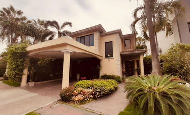 Alquiler de Casa - Urbanización Pórtico del Río.