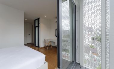 SALE & RENT Newly Built Town Home 3 Bedrooms with Elevator (Cat Friendly) Location in Heart of Ekkamai (H10624)