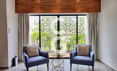 Casa en Venta en Cancun en Res. Lagos del Sol con Amplio Jardín y Alberca