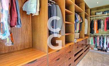 Casa en Venta en Cancun en Res. Lagos del Sol con Amplio Jardín y Alberca