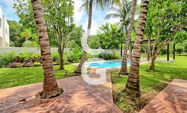 Casa en Venta en Cancun en Res. Lagos del Sol con Amplio Jardín y Alberca