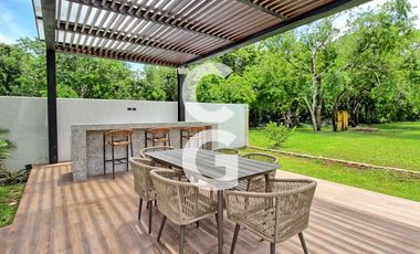 Casa en Venta en Cancun en Res. Lagos del Sol con Amplio Jardín y Alberca