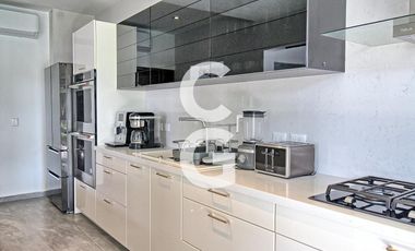 Casa en Venta en Cancun en Res. Lagos del Sol con Amplio Jardín y Alberca