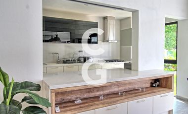 Casa en Venta en Cancun en Res. Lagos del Sol con Amplio Jardín y Alberca