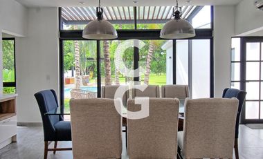 Casa en Venta en Cancun en Res. Lagos del Sol con Amplio Jardín y Alberca