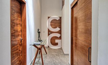 Casa en Venta en Cancun en Res. Lagos del Sol con Amplio Jardín y Alberca