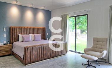 Casa en Venta en Cancun en Res. Lagos del Sol con Amplio Jardín y Alberca