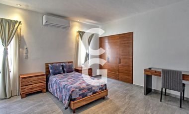 Casa en Venta en Cancun en Res. Lagos del Sol con Amplio Jardín y Alberca