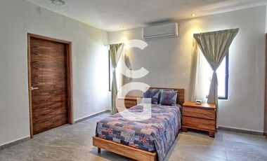 Casa en Venta en Cancun en Res. Lagos del Sol con Amplio Jardín y Alberca