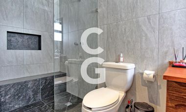 Casa en Venta en Cancun en Res. Lagos del Sol con Amplio Jardín y Alberca