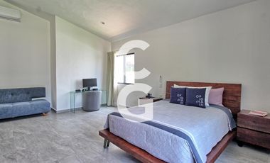 Casa en Venta en Cancun en Res. Lagos del Sol con Amplio Jardín y Alberca