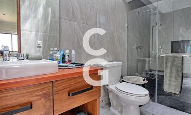 Casa en Venta en Cancun en Res. Lagos del Sol con Amplio Jardín y Alberca