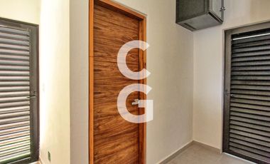 Casa en Venta en Cancun en Res. Lagos del Sol con Amplio Jardín y Alberca