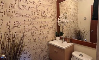 MARAVILLOSA CASA EN PASAJE CERRADO PRINCIPE DE GALES / RAMON LAVAL, A MINUTOS METRO PRINCIPE DE GALES