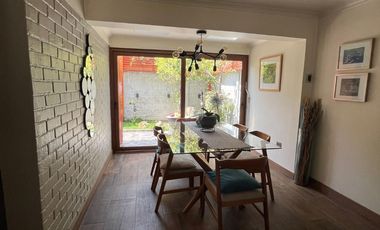 MARAVILLOSA CASA EN PASAJE CERRADO PRINCIPE DE GALES / RAMON LAVAL, A MINUTOS METRO PRINCIPE DE GALES