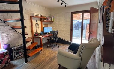 MARAVILLOSA CASA EN PASAJE CERRADO PRINCIPE DE GALES / RAMON LAVAL, A MINUTOS METRO PRINCIPE DE GALES