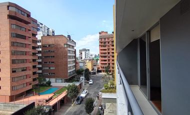 Sector La Carolina, En Renta Dpto. 2D 90 m2 Amoblado con balcón