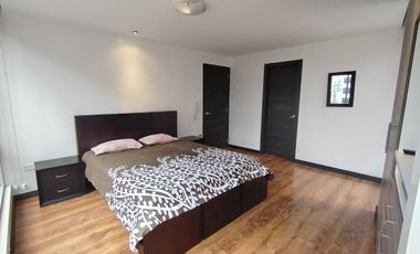 Sector La Carolina, En Renta Dpto. 2D 90 m2 Amoblado con balcón