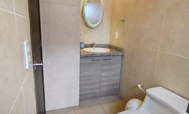 Sector La Carolina, En Renta Dpto. 2D 90 m2 Amoblado con balcón