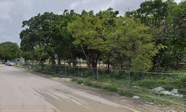 AMPLIO TERRENO EN AVENIDA ANDRES QUINTANA ROO