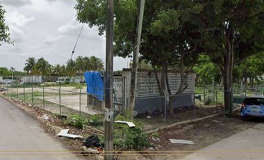 AMPLIO TERRENO EN AVENIDA ANDRES QUINTANA ROO