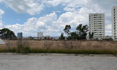 TERRENO EN VENTA EN PUEBLA, LATERAL VÍA ATLIXCÁYOTL, ANGELÓPOLIS, A 400 M2 DEL PERIFÉRICO, ENFRENTE DE LA VISTA COUNTRY CLUB