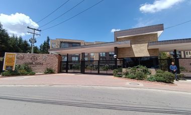 APARTAESTUDIO EN ARRIENDO CHIA SENIOR SUITES GUAYMARAL A1485
