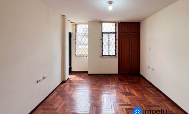 Se vende casa en el Barrio Celi Roman en la ciudad de Loja