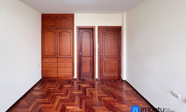 Se vende casa en el Barrio Celi Roman en la ciudad de Loja
