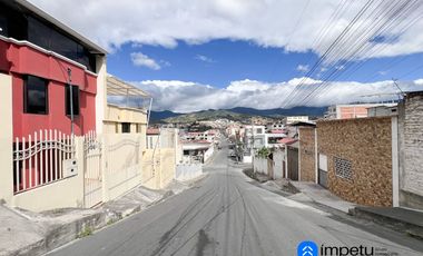 Se vende casa en el Barrio Celi Roman en la ciudad de Loja