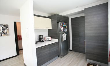 ENCANTADOR DÚPLEX EN VENTA EN CUMBAYÁ – MODERNO Y LUMINOSO