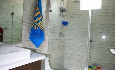 ENCANTADOR DÚPLEX EN VENTA EN CUMBAYÁ – MODERNO Y LUMINOSO