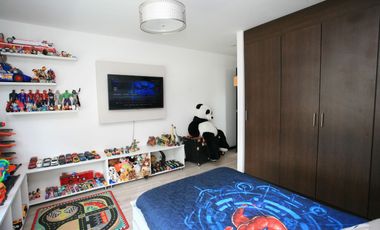 ENCANTADOR DÚPLEX EN VENTA EN CUMBAYÁ – MODERNO Y LUMINOSO