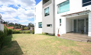 ENCANTADOR DÚPLEX EN VENTA EN CUMBAYÁ – MODERNO Y LUMINOSO