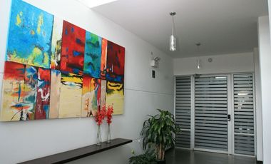 ENCANTADOR DÚPLEX EN VENTA EN CUMBAYÁ – MODERNO Y LUMINOSO