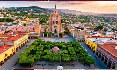 Lote de 13,854 m² en comunidad cerrada con campo de golf, en venta, San Miguel de Allende.