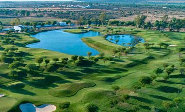 Lote de 12,049 m² en comunidad cerrada con campo de golf, en venta, San Miguel de Allende.