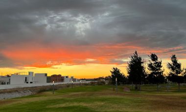 Lote de 12,049 m² en comunidad cerrada con campo de golf, en venta, San Miguel de Allende.