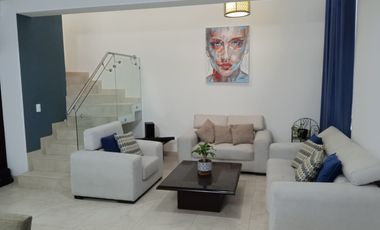 Casa en renta amueblada en Soberna Residencial con recámara en planta baja