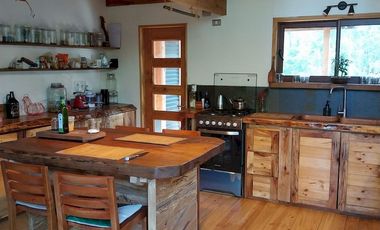 Acogedor casa auto sustentable de 2 dormitorios  en Pucón sector Metreñehue