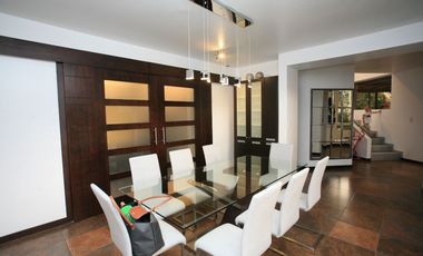 SE VENDE CASA DE 3 DORMITORIOS EN CUMBAYÁ CON PÉRGOLA, BBQ Y SEGURIDAD TOTAL