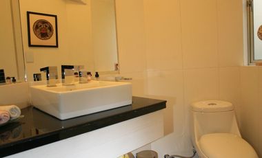 SE VENDE CASA DE 3 DORMITORIOS EN CUMBAYÁ CON PÉRGOLA, BBQ Y SEGURIDAD TOTAL