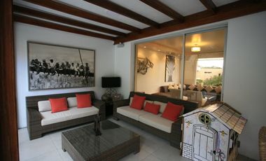 SE VENDE CASA DE 3 DORMITORIOS EN CUMBAYÁ CON PÉRGOLA, BBQ Y SEGURIDAD TOTAL