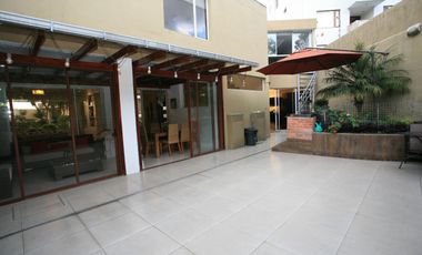 SE VENDE CASA DE 3 DORMITORIOS EN CUMBAYÁ CON PÉRGOLA, BBQ Y SEGURIDAD TOTAL