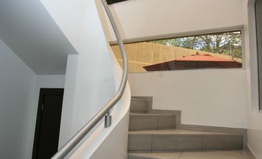 SE VENDE CASA DE 3 DORMITORIOS EN CUMBAYÁ CON PÉRGOLA, BBQ Y SEGURIDAD TOTAL
