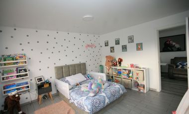 SE VENDE CASA DE 3 DORMITORIOS EN CUMBAYÁ CON PÉRGOLA, BBQ Y SEGURIDAD TOTAL